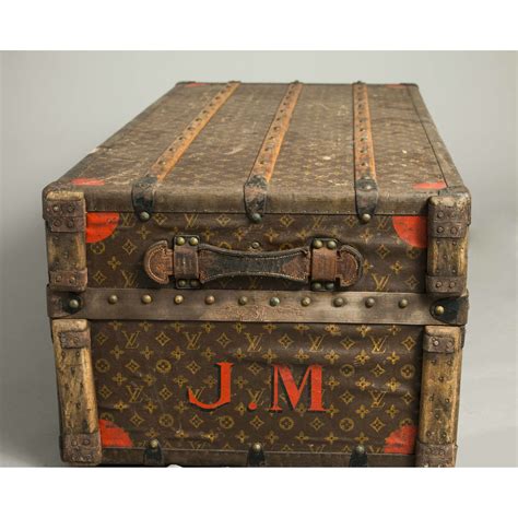 lv trunk replica